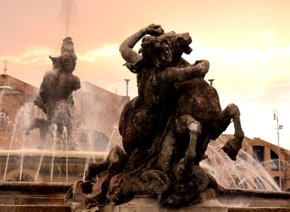 statue