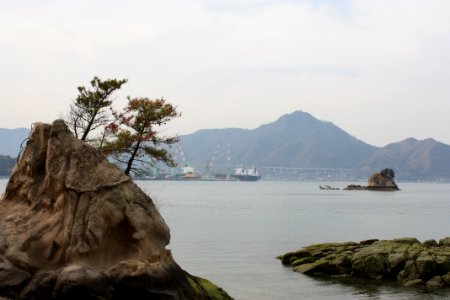 008 大江海岸から見る大島小島と造船所