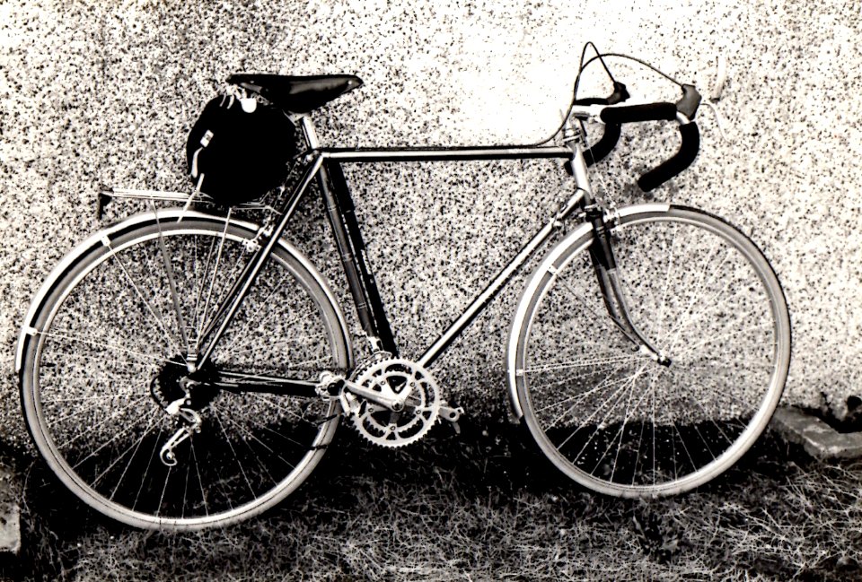 black and white bike - www.babiafi.co.uk
