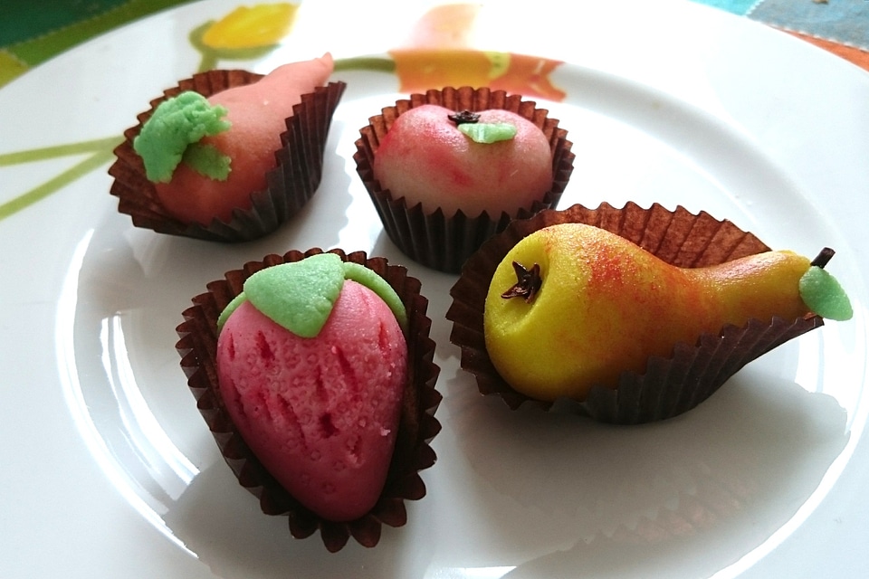 Marzipan sweets fruits