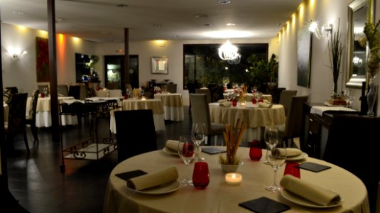 Sala restaurante granero quintanar de la orden de noche
