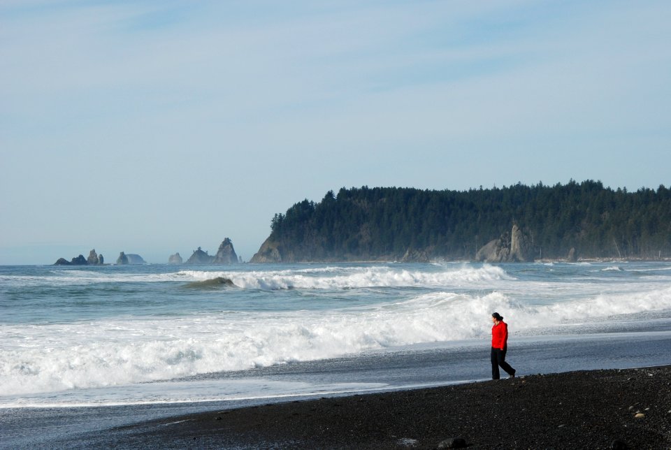 visitor hiking beach rialto safety tides waves r mckenna march 06 2015