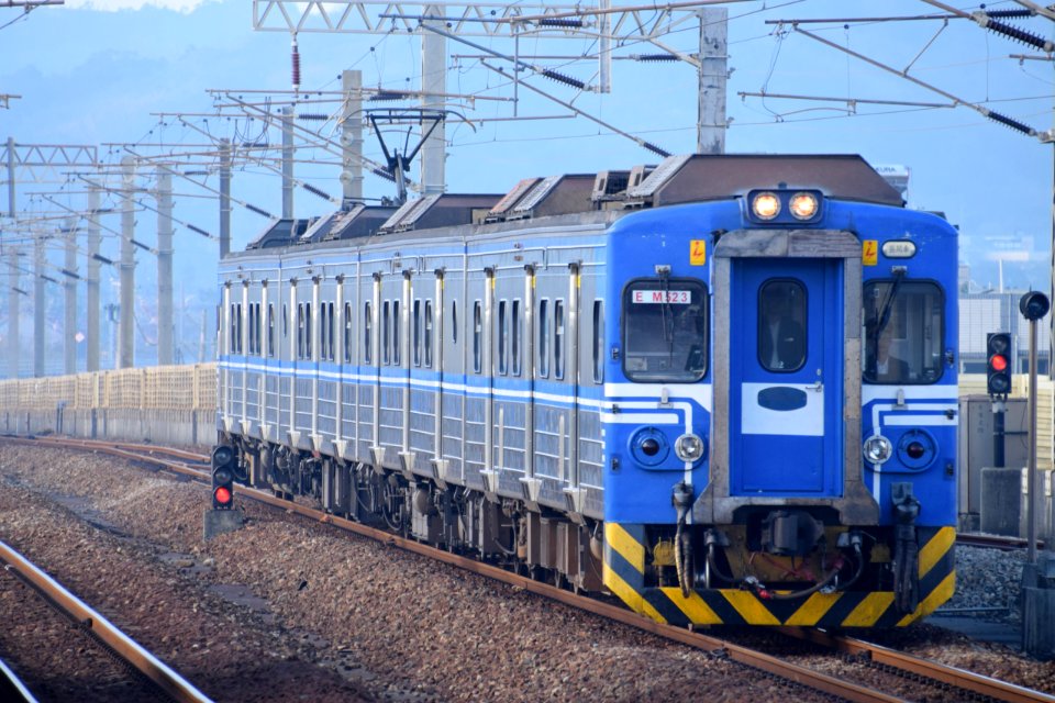 emu500 2514次 區間車 後龍站