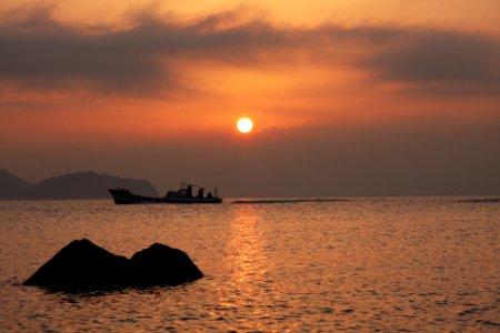 038 楡田海岸から見た朝日 photo