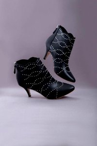 DIVA.BLACK NAPPA WITH SILVER STUDS.RRP:£275€360/DKK2700/NOK3875/$395