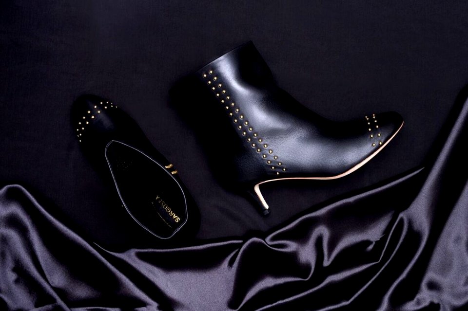 CASUAL.BLACK NAPPA WITH GOLD.RRP:£265/€349/DKK2600/NOK3740/$365