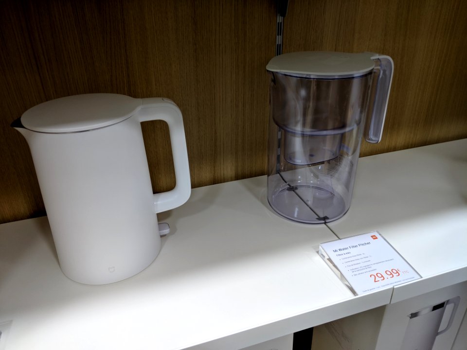 Oubliez Brita, filtre votre eau avec la carafe Mi.
