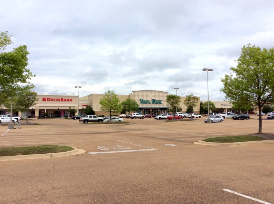 Lakeland Dr, Flowood