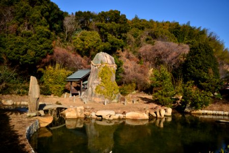 001 三秀園のメンヒル「弁天岩」