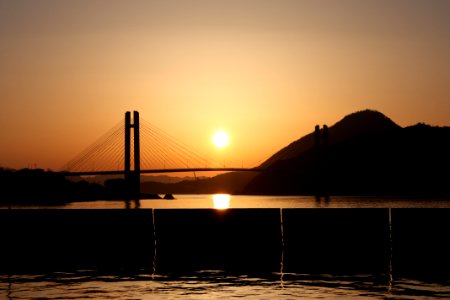 025 弓削港から見た生名橋に沈む夕日