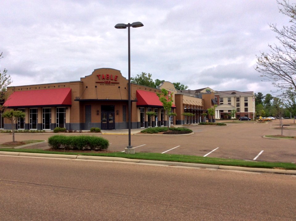Table 100 and Holiday Inn Express, Flowood, MS