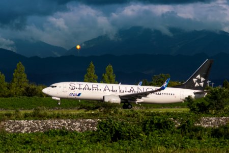 Star Alliance 737-881 JA51AN photo