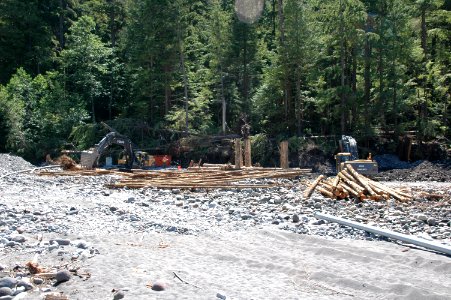 Log jam structure