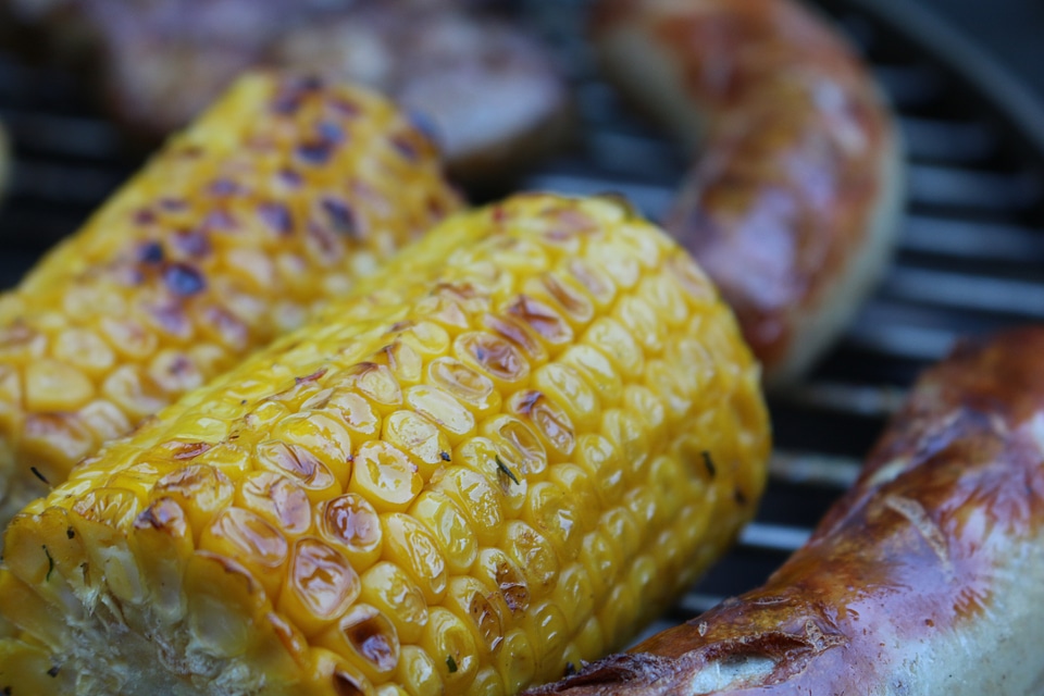 Grill bratwurst fire