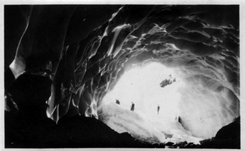 Glacier Features: Glacier Ice Cave, Paradise Glacier