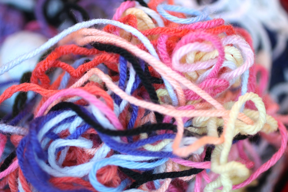 Colors tangle thread