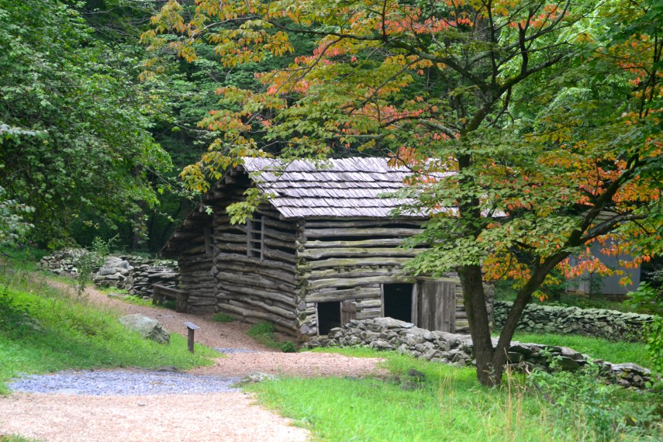 Humpback Rocks Barn NPS Photo PH