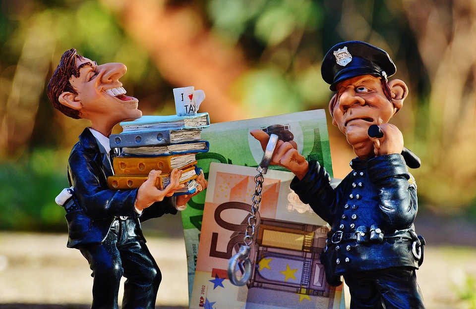 Handcuffs scam tax consultant
