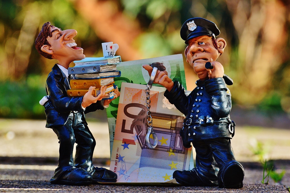 Handcuffs scam tax consultant