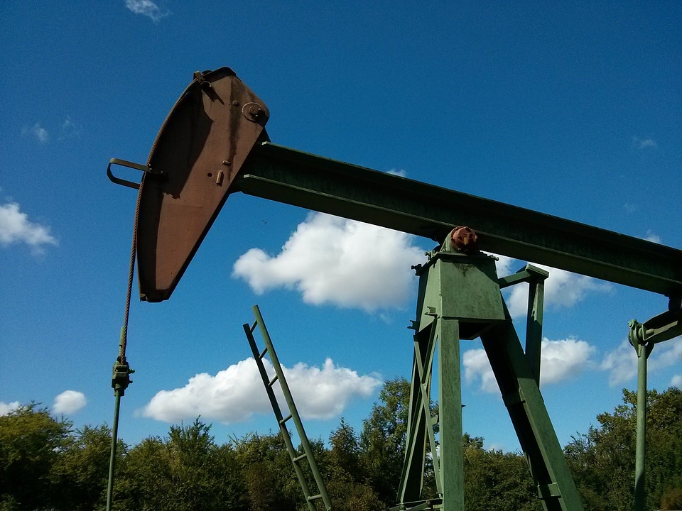 Oil pump heating oil crude oil