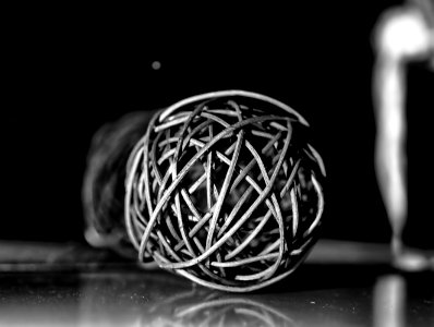 Blanco y negro enrollado