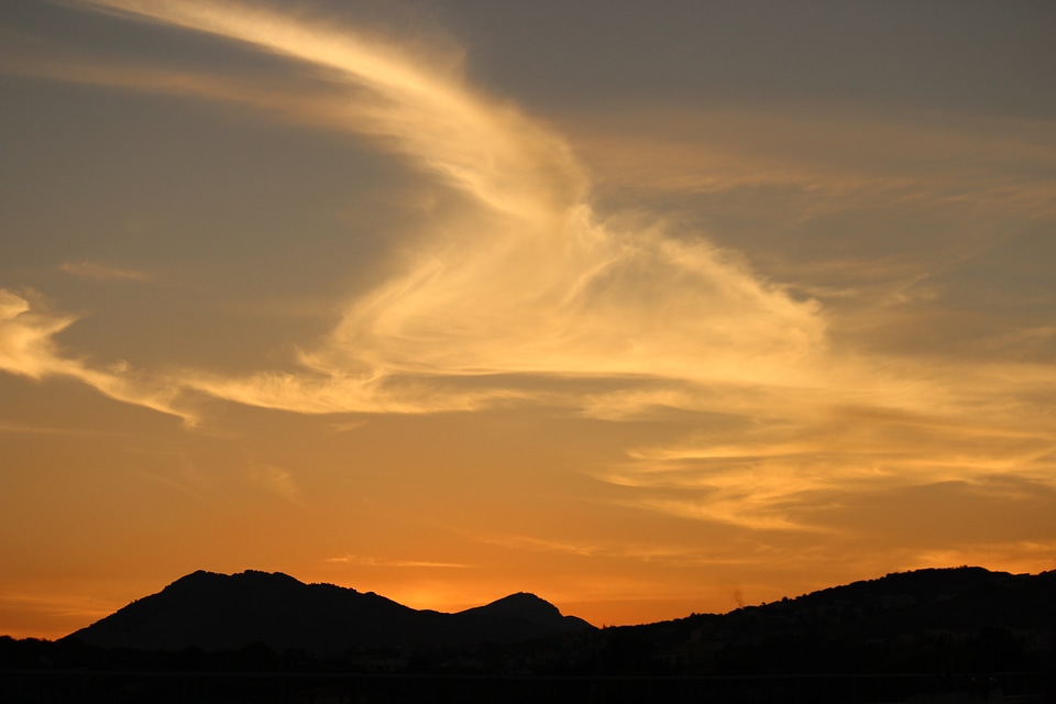Mountains orange nero