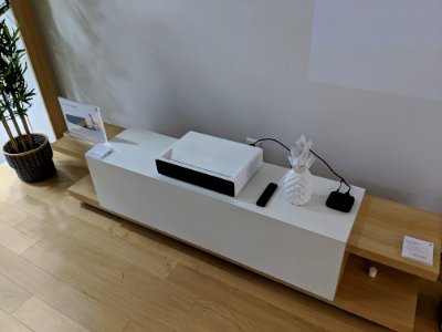 Le vidéprojecteur ultracourte focale Xiaomi Mi Laser.