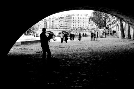 the pied piper of Paris photo