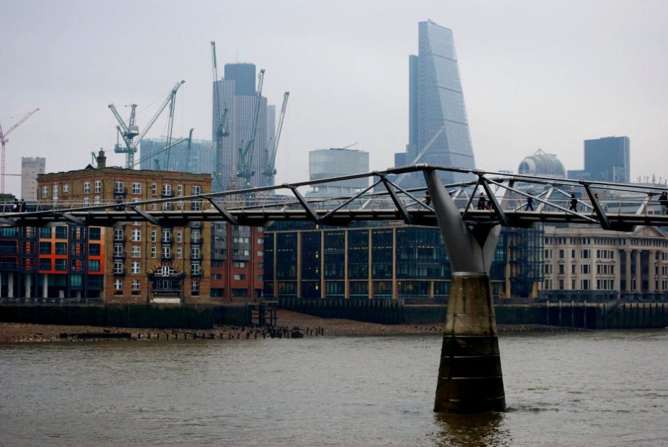 London, Millennium Bridge photo