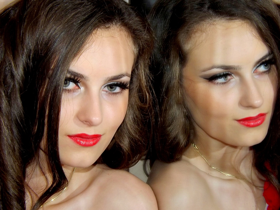 Red lipstick reflection nice