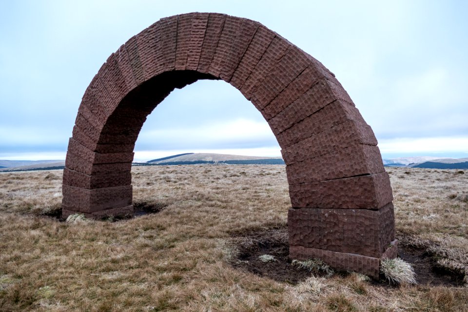 Benbrack and Striding Arch