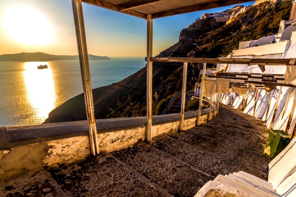 Steps to Fira Harbour