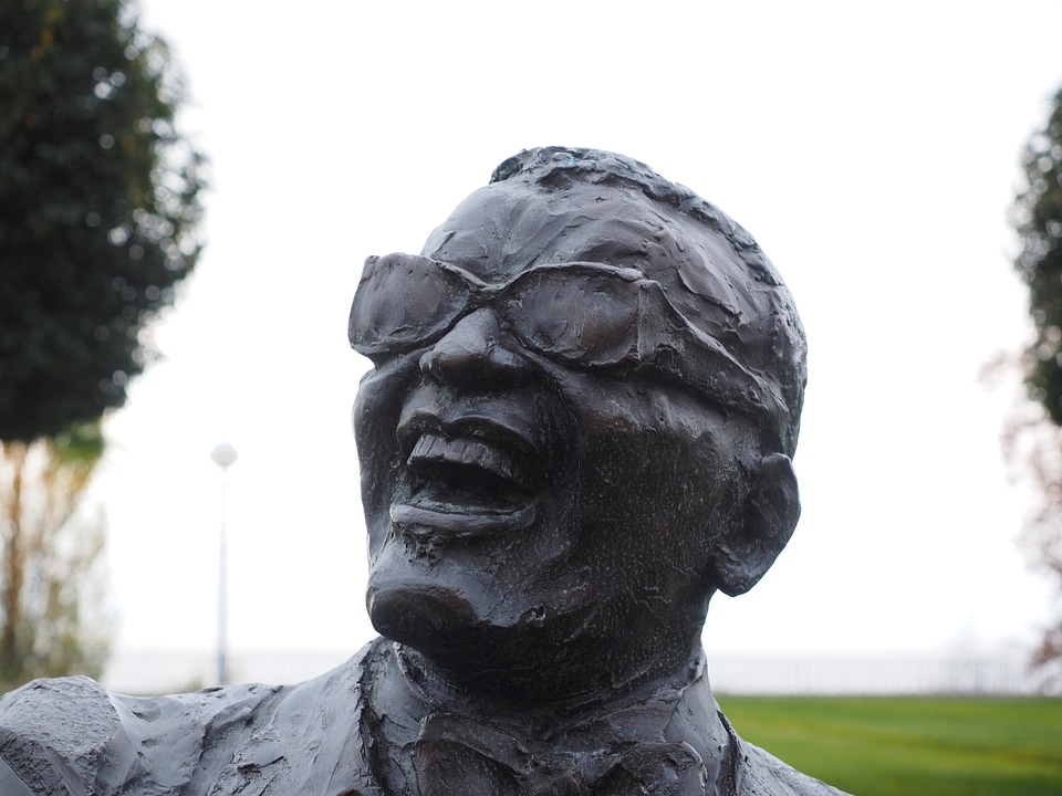 Bronze statue ray charles singer