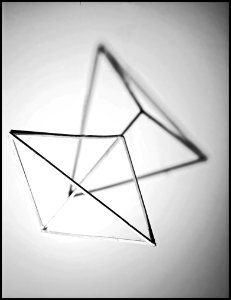 La sombra del tetraedro photo