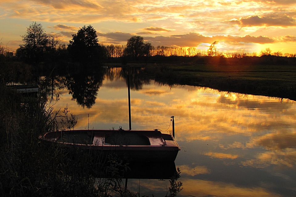 Romantic mirroring orange