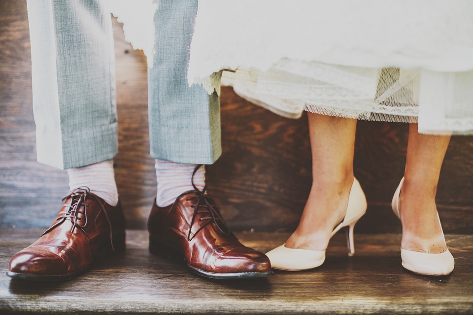 Foot shoe lace husband