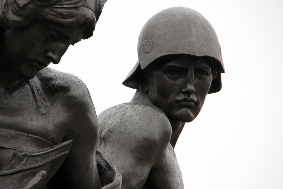 War memorial commemorate memorial
