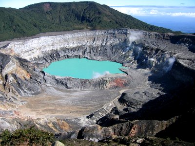 1280px-Poas crater photo