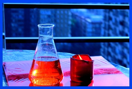 Erlenmeyer a la vela en una noche de luna
