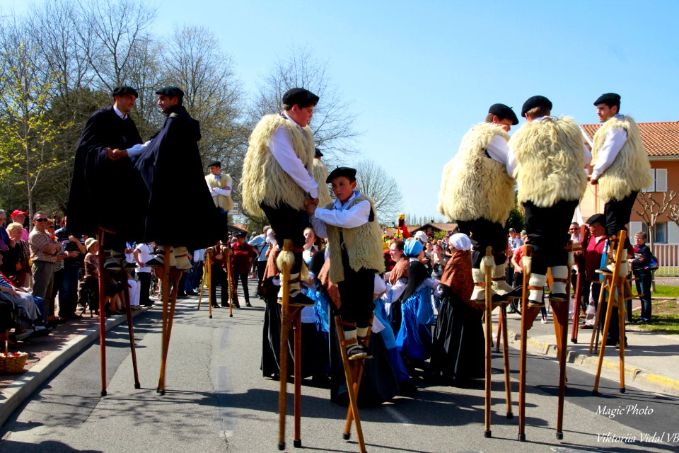 les échassiers landais - une bella tradition qui remonte aux temps des bergers de Landes.