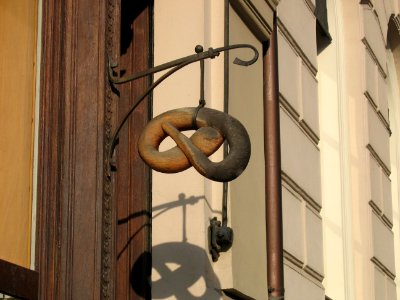 pretzel sign