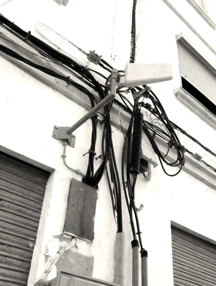 Centro de comunicaciones via fachada