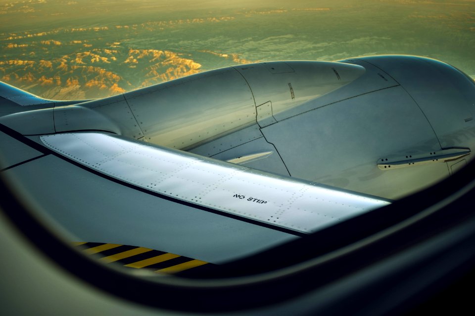 Boeing 737 800 Engine Nacelle And Wing Free Stock Photos Creazilla