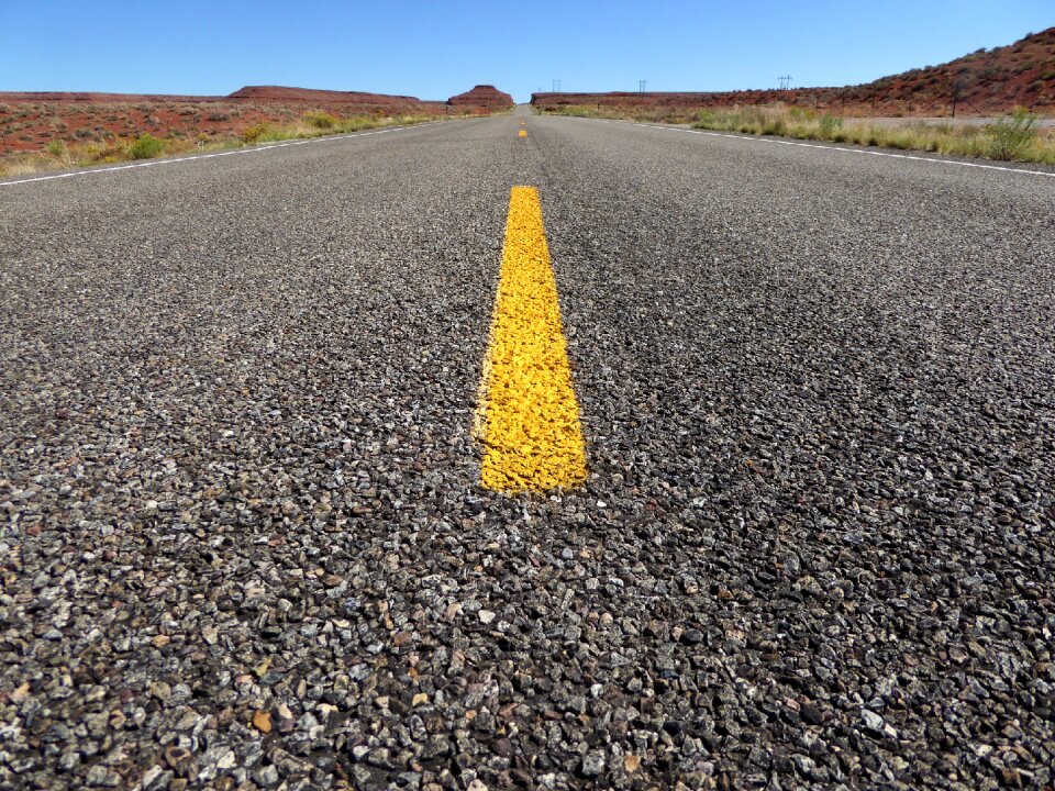 Central reservation asphalt horizon