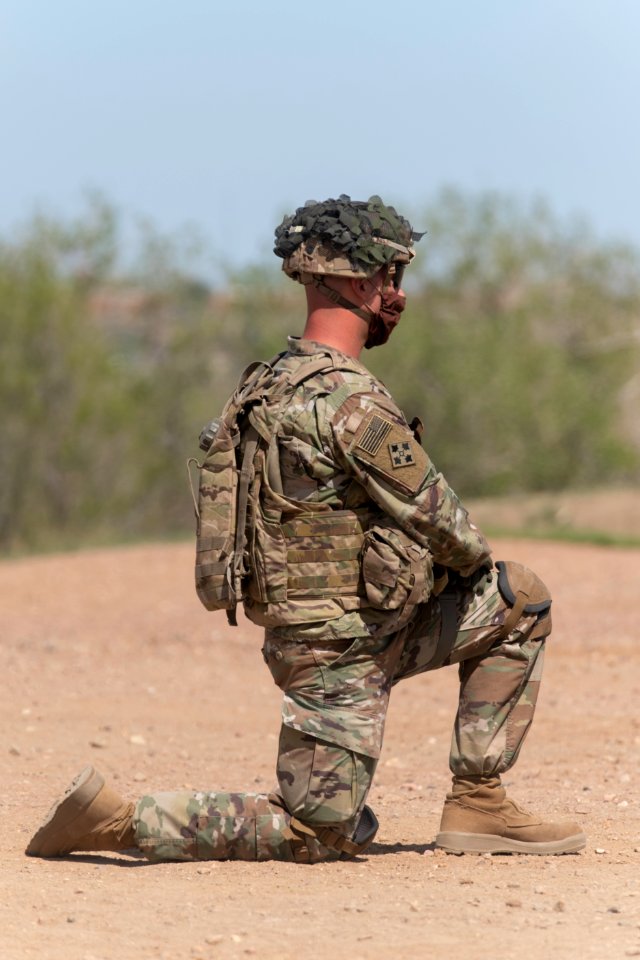 2-12 FA Soldiers execute machine gun range