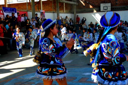 Bailes típicos en Bolivia photo