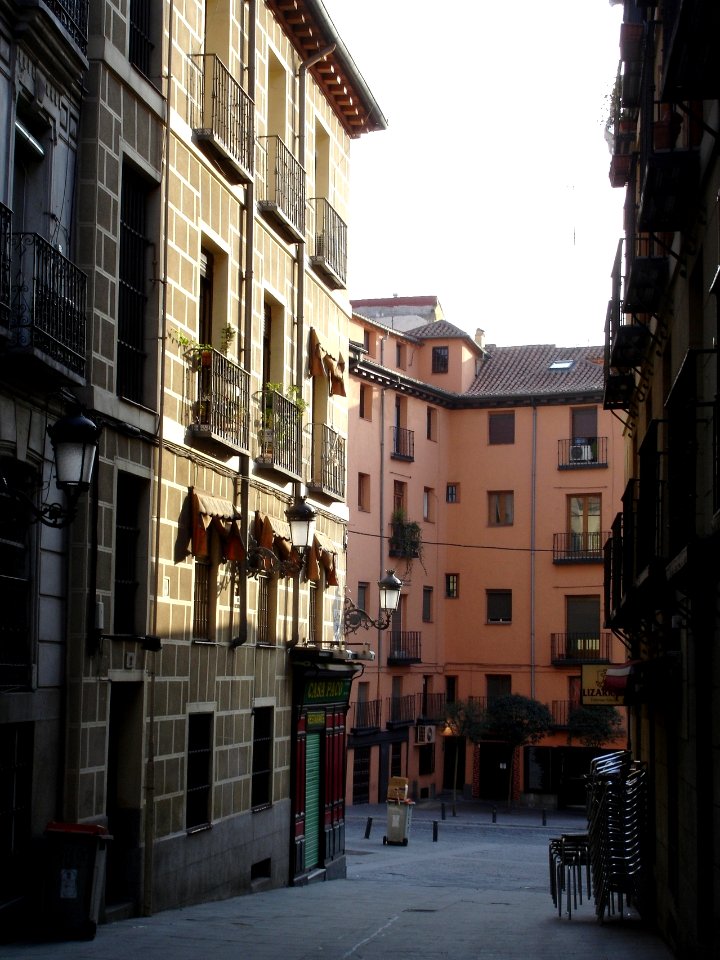 a-street-in-madrid-1214437-1279x1705
