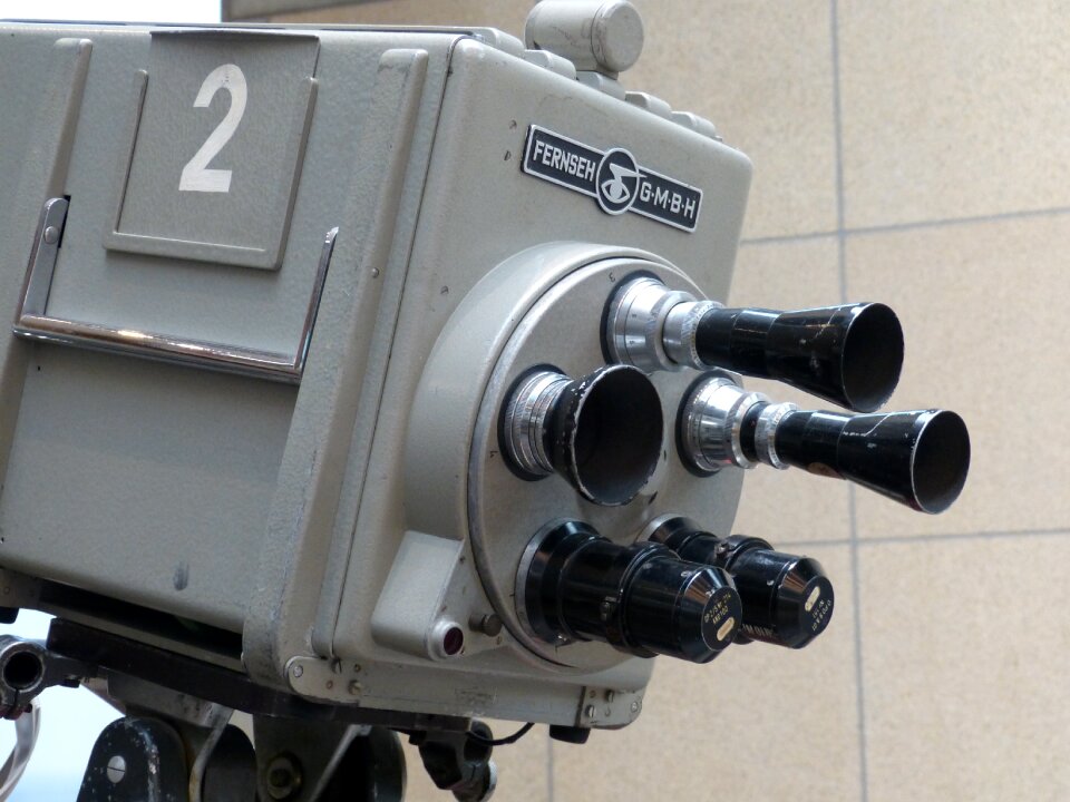 Lens watch tv broadcast