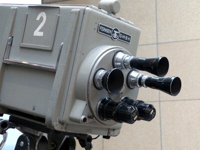Lens watch tv broadcast
