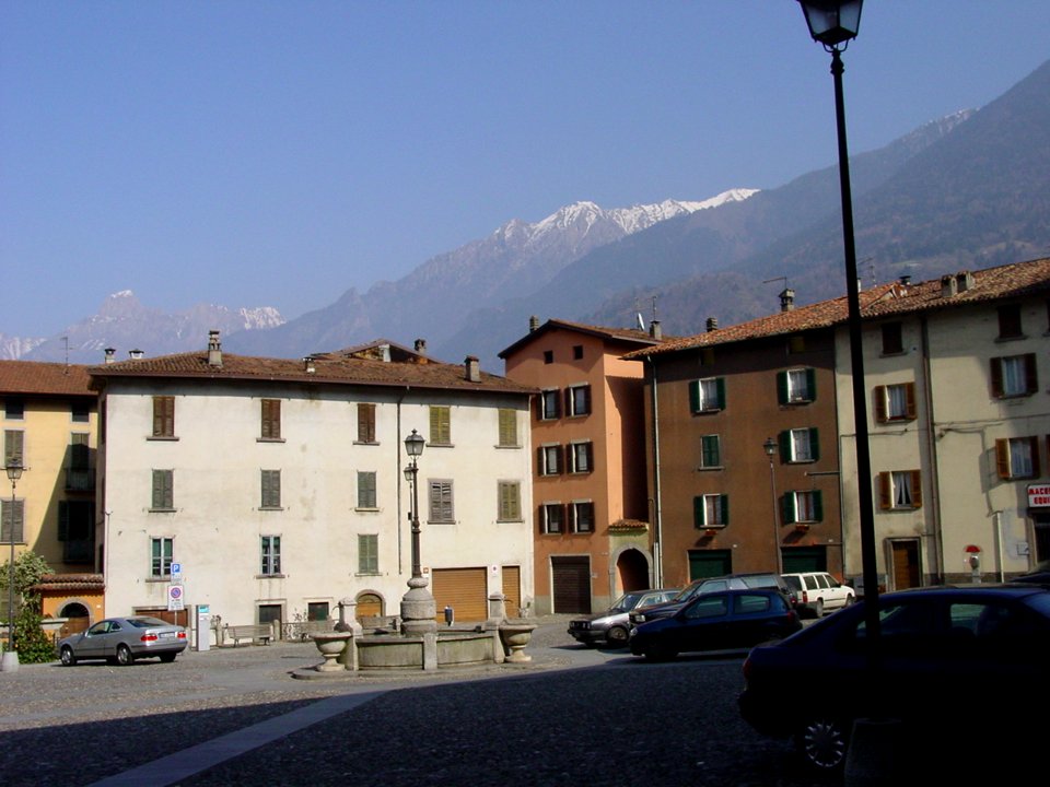 090 - Piazza mercato photo